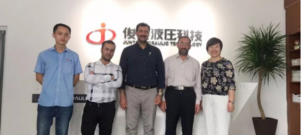 大雪紛飛，感謝客戶持續(xù)來我司考察 ...